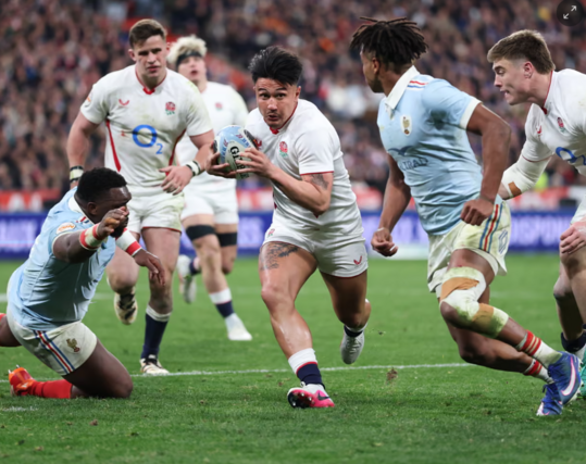 Marcus Smith of England runs in to score.